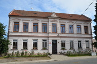 Budova školy ve Skoronicích